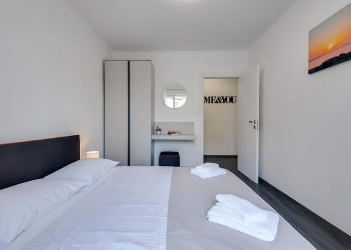 Sherri דירה רייקה