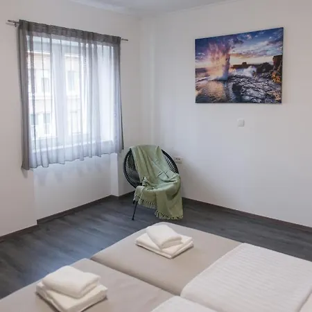 Sherri Apartment *
